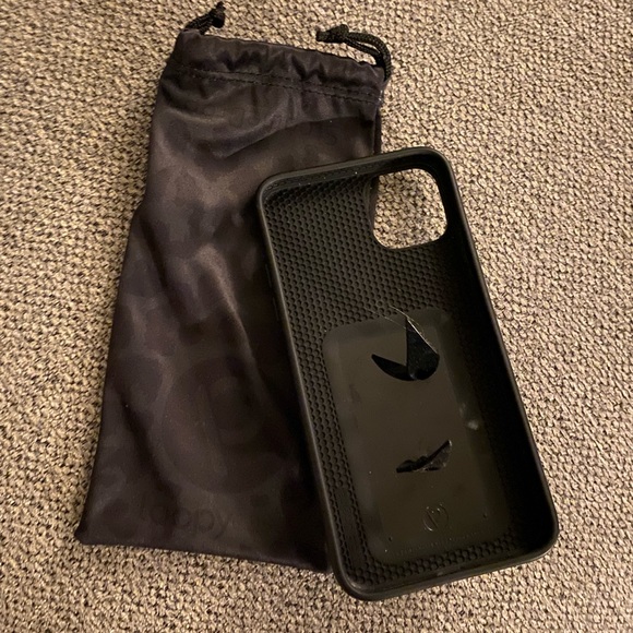 Excellent condition loopy case for 11 pro max! - Picture 2 of 2